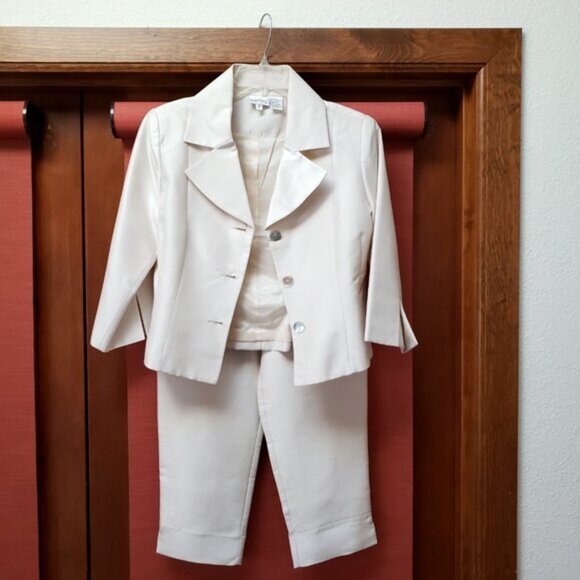 Vintage Newport News 100% Silk Off white 2 pc. Pantsuit - Picture 2 of 10